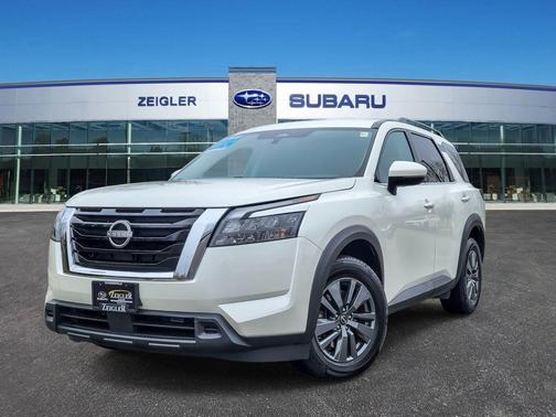 2024 Nissan Pathfinder SV