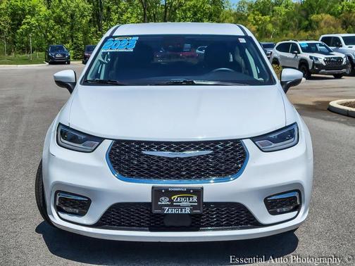 Bright White Clearcoat 2023 Chrysler Pacifica Touring-L
