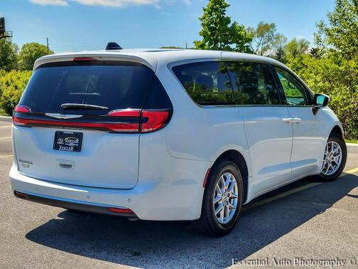 Bright White Clearcoat 2023 Chrysler Pacifica Touring-L