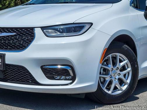 Bright White Clearcoat 2023 Chrysler Pacifica Touring-L