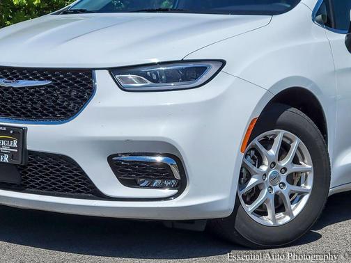 Bright White Clearcoat 2023 Chrysler Pacifica Touring-L
