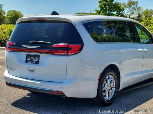 Bright White Clearcoat 2023 Chrysler Pacifica Touring-L