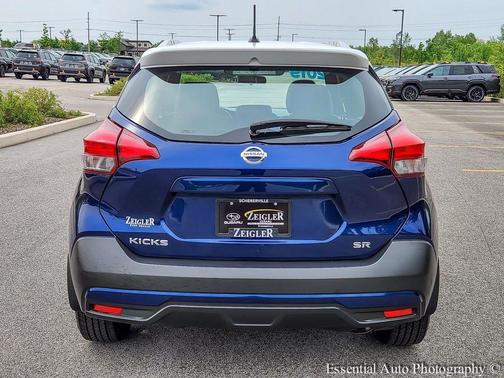 Deep Blue Pearl / Fresh Powder 2019 Nissan Kicks SR