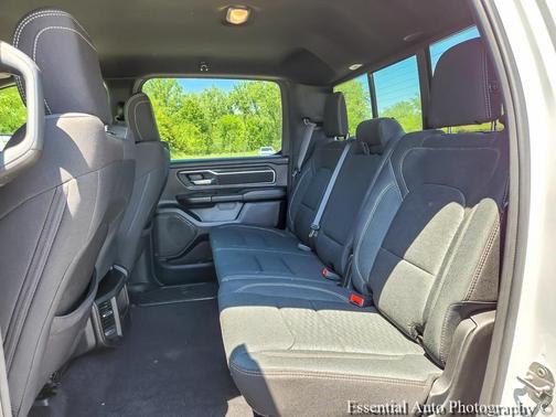 Bright White Clearcoat 2025 RAM 1500 Big Horn/Lone Star