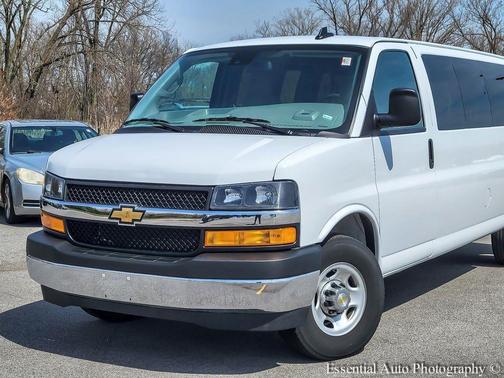 Summit White 2025 Chevrolet Express 3500 LT
