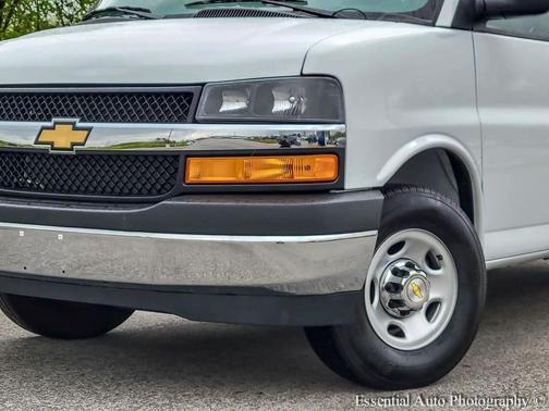 Summit White 2025 Chevrolet Express 3500 LT