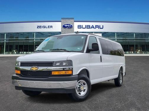 Summit White 2025 Chevrolet Express 3500 LT