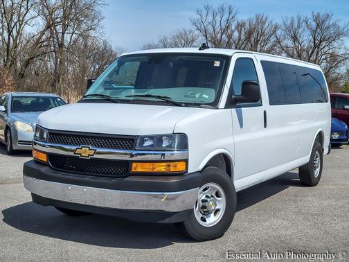 2025 Chevrolet Express 3500 LT