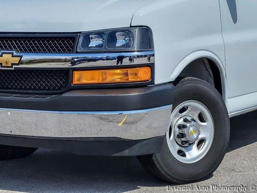 Summit White 2025 Chevrolet Express 3500 LT