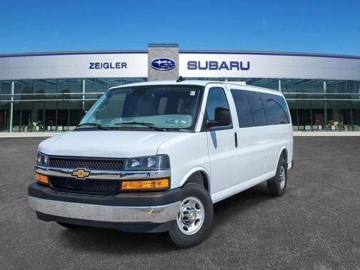 Summit White 2025 Chevrolet Express 3500 LT
