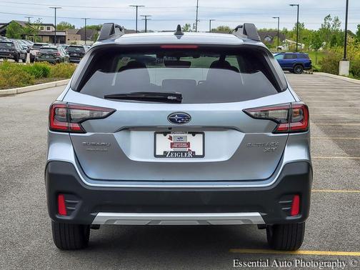 Ice Silver Metallic 2022 Subaru Outback Limited XT