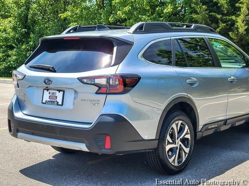 Ice Silver Metallic 2022 Subaru Outback Limited XT