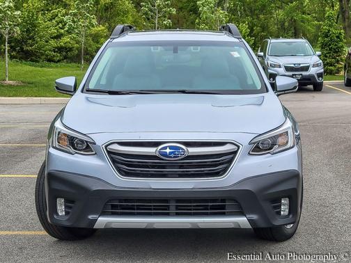 Ice Silver Metallic 2022 Subaru Outback Limited XT
