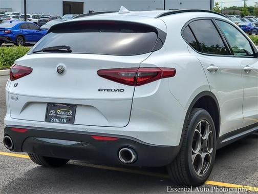 2021 Alfa Romeo Stelvio Base
