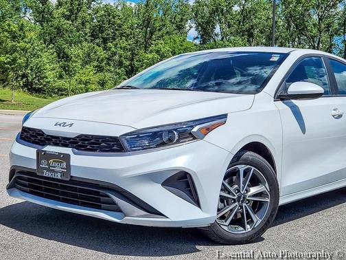 Snow White Pearl 2023 Kia Forte LXS