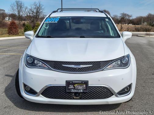 Bright White Clearcoat 2019 Chrysler Pacifica Touring-L