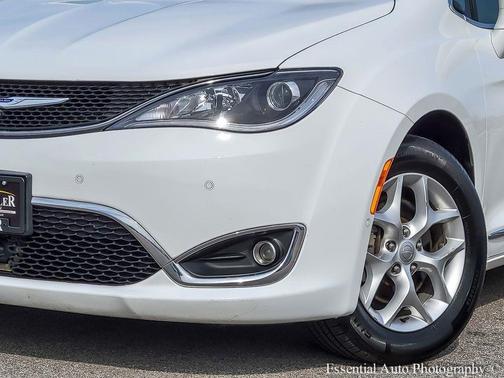 Bright White Clearcoat 2019 Chrysler Pacifica Touring-L