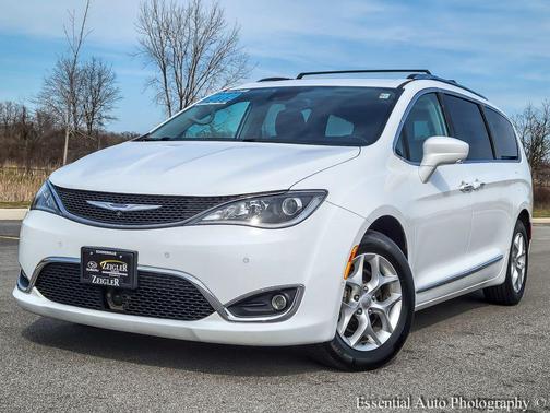 Bright White Clearcoat 2019 Chrysler Pacifica Touring-L