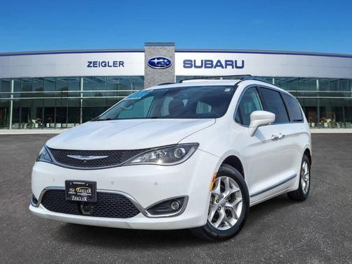 Bright White Clearcoat 2019 Chrysler Pacifica Touring-L