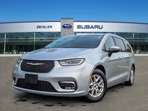 2023 Chrysler Pacifica Touring-L