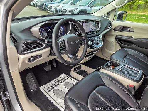 2023 Chrysler Pacifica Touring-L