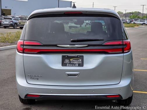 2023 Chrysler Pacifica Touring-L