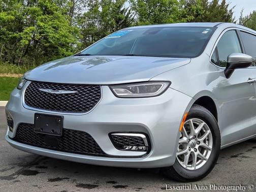 2023 Chrysler Pacifica Touring-L