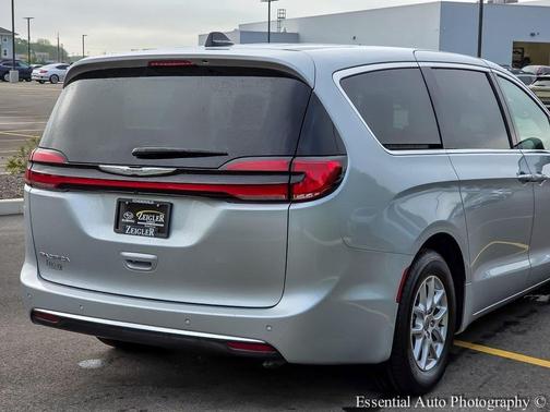 2023 Chrysler Pacifica Touring-L
