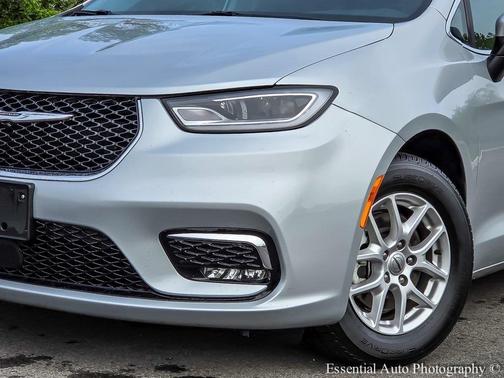 2023 Chrysler Pacifica Touring-L