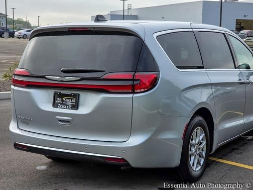 2023 Chrysler Pacifica Touring-L