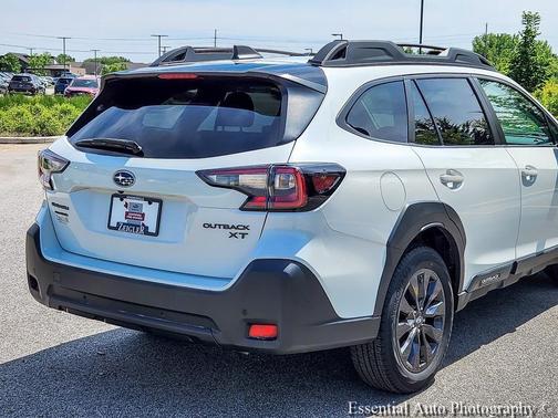 Crystal White Pearl 2024 Subaru Outback Onyx Edition XT