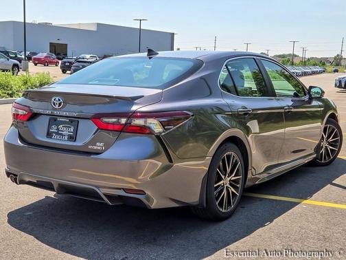 2023 Toyota Camry Hybrid SE