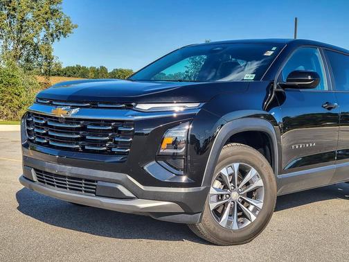 Mosaic Black Metallic 2026 Chevrolet Equinox LT