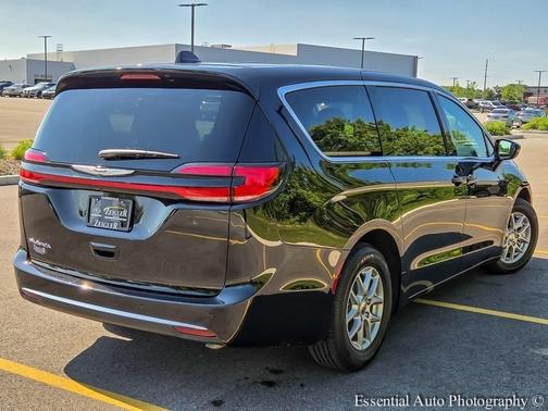 2025 Chrysler Pacifica Select