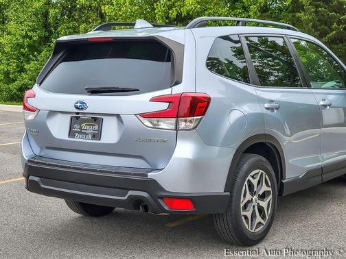 Ice Silver Metallic 2021 Subaru Forester Premium