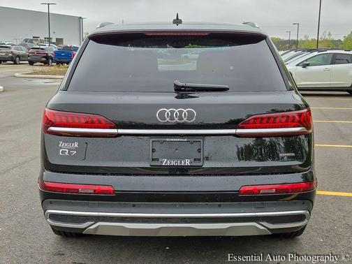 2024 Audi Q7 45 Premium Plus