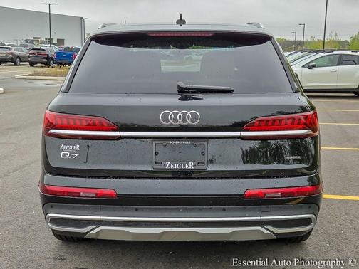 2024 Audi Q7 45 Premium Plus