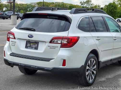 White 2017 Subaru Outback 2.5i Limited