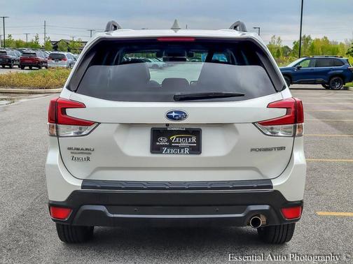 Crystal White Pearl 2021 Subaru Forester Limited