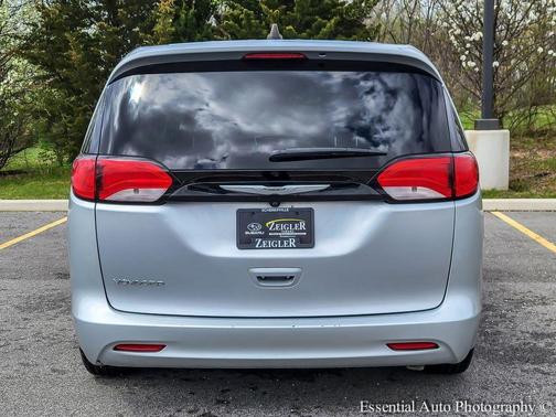 Silver Mist Clearcoat 2023 Chrysler Voyager LX