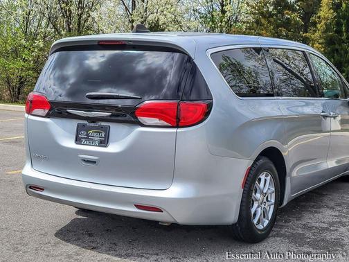Silver Mist Clearcoat 2023 Chrysler Voyager LX