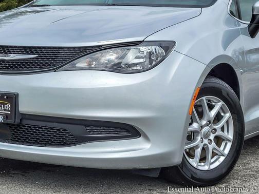 Silver Mist Clearcoat 2023 Chrysler Voyager LX