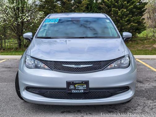 Silver Mist Clearcoat 2023 Chrysler Voyager LX