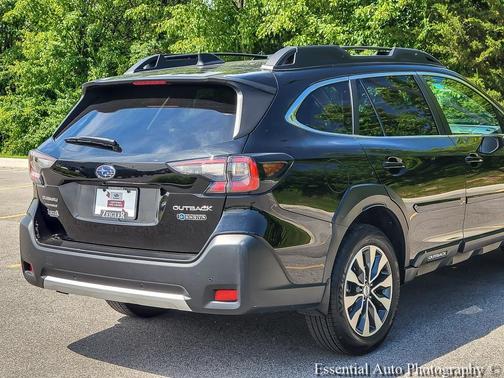 Crystal Black Silica 2023 Subaru Outback Limited