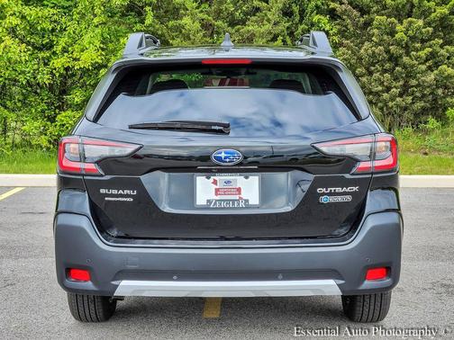 Crystal Black Silica 2023 Subaru Outback Limited