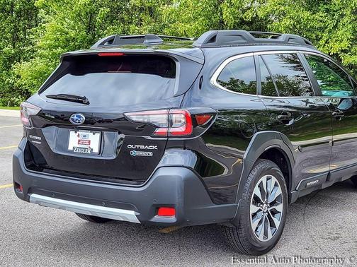 Crystal Black Silica 2023 Subaru Outback Limited
