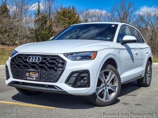 Arkona White 2025 Audi Q5 45 S line quattro Premium