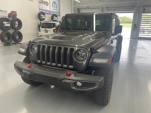 Photo 2 of 14 of 2019 Jeep Wrangler Unlimited Rubicon