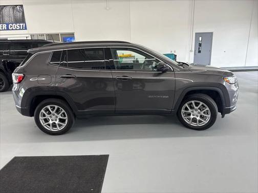 2024 Jeep Compass Latitude Lux