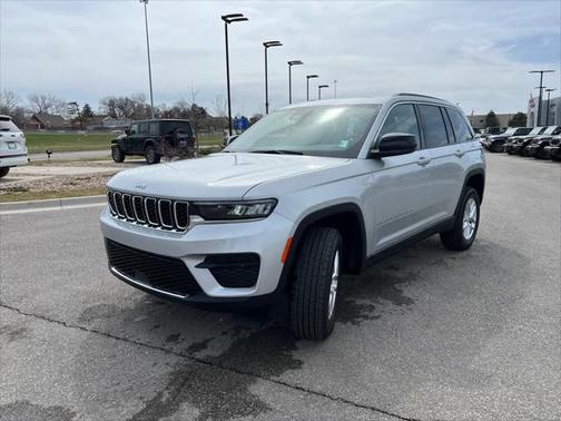 2025 Jeep Grand Cherokee Laredo